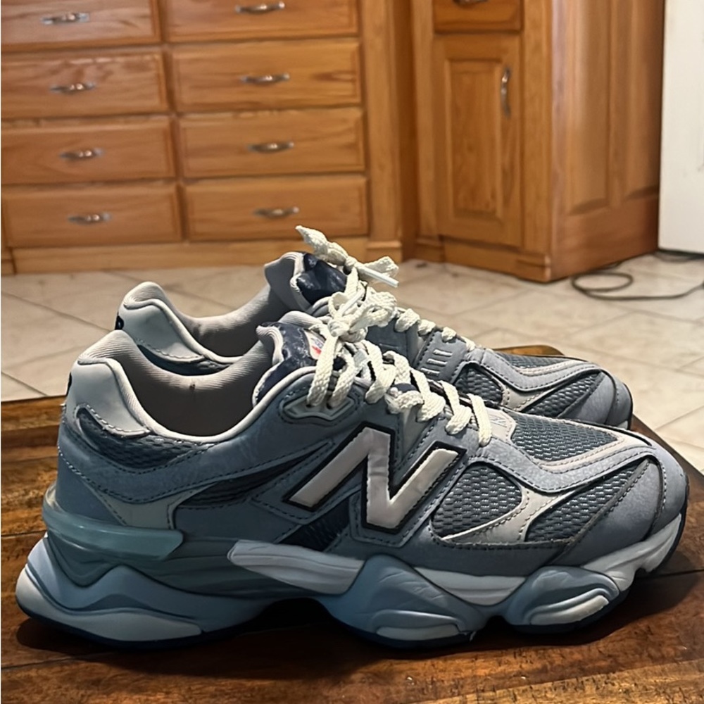 New Balance 9060 8M/9.5W